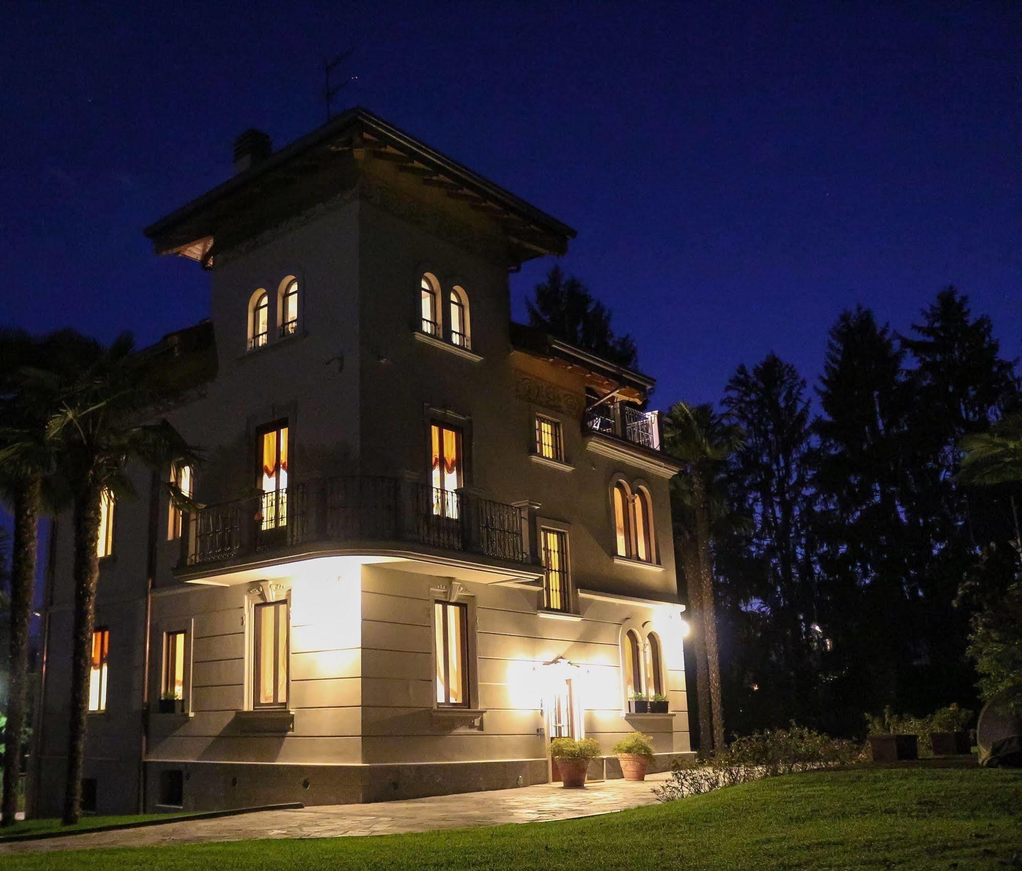 Villa Chiara B&B Biandronno Exteriör bild